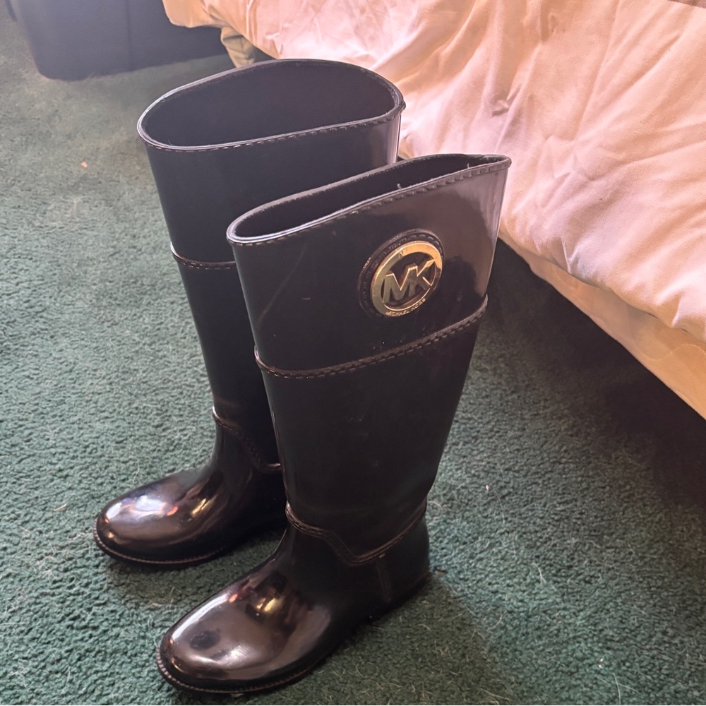 Michael Kors Glossy Black Rain Boots- Size 6 - Picture 3 of 10
